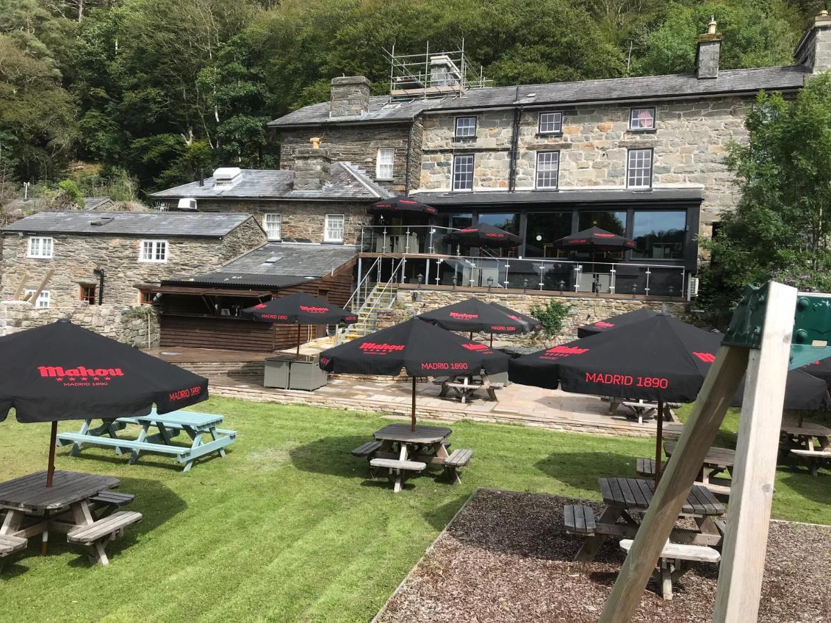 Grapes Hotel, Bar & Restaurant Snowdonia Nr Zip World Blaenau Ffestiniog Eksteriør bilde